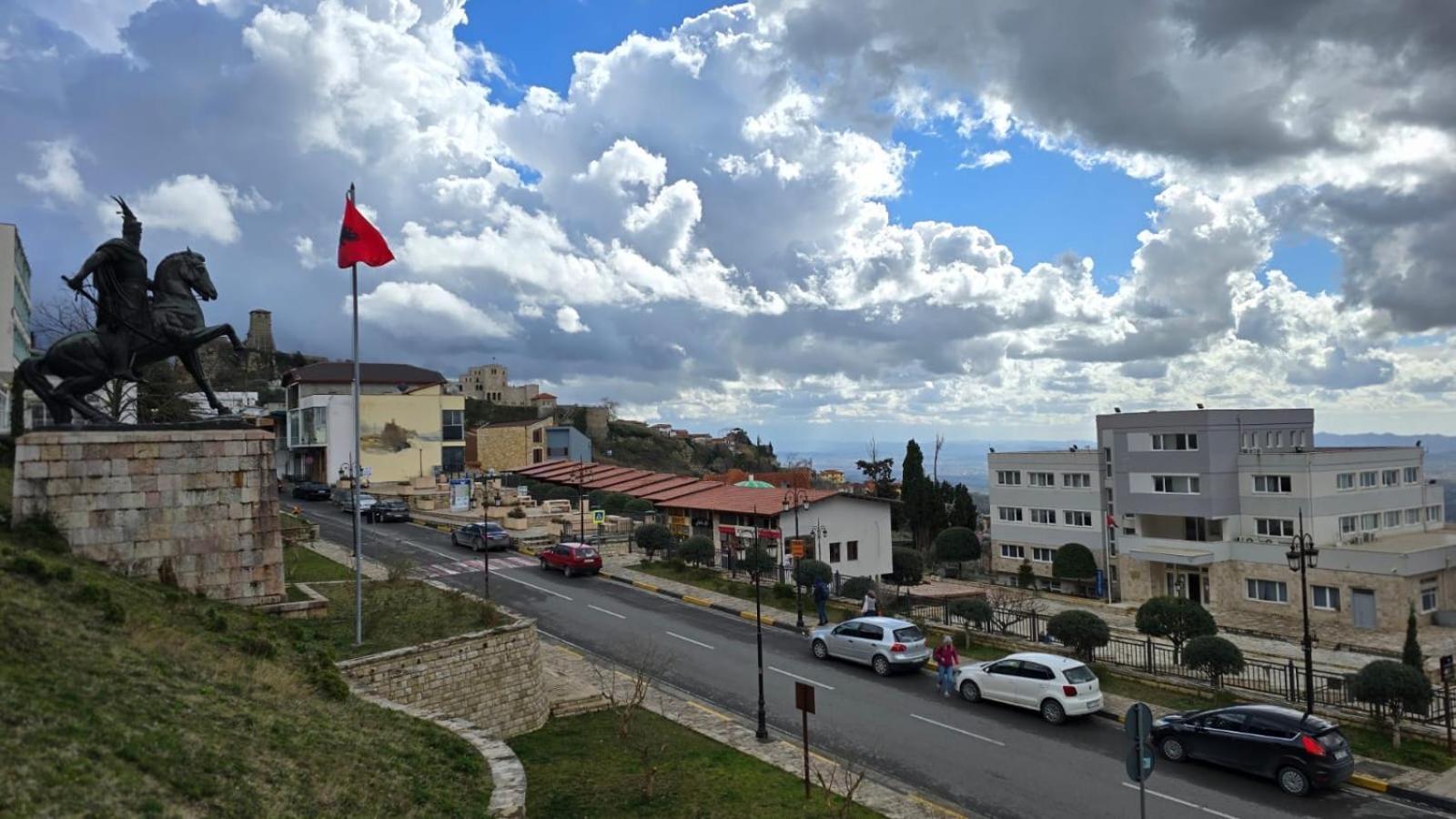 Enma Rooms Kruje Bagian luar foto