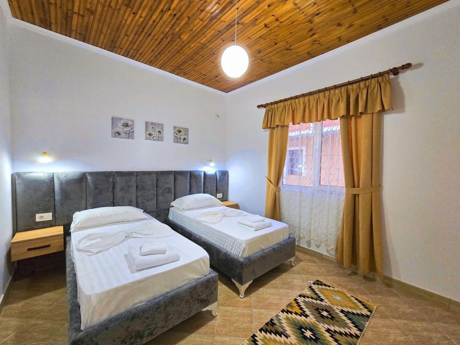 Enma Rooms Kruje Bagian luar foto